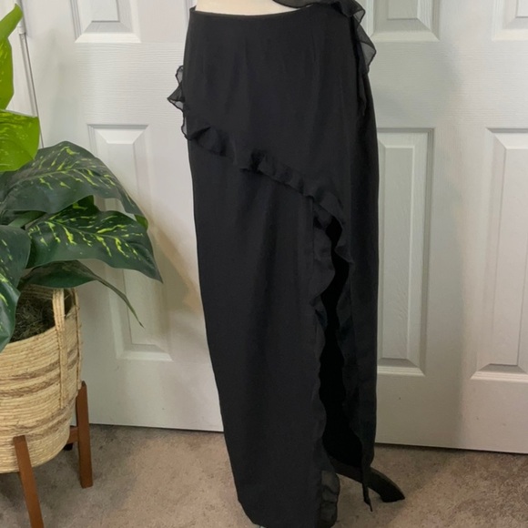 PrettyLittleThing -  NWT Black Chiffon Frill Cut Out Maxi Dress Size 6 - Picture 4 of 16